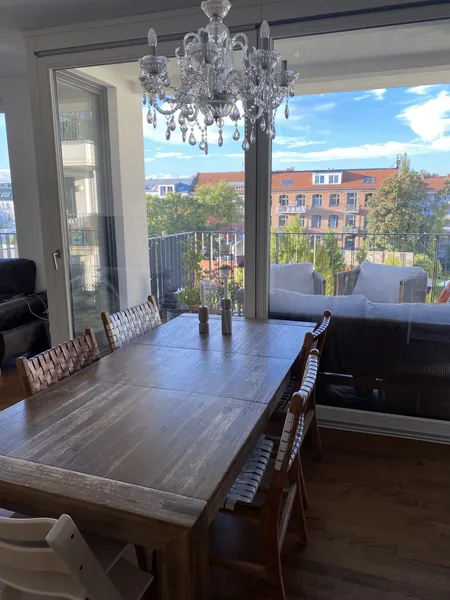 Wunderschöne 4-Zimmer-Wohnung mit Einbauküche, Parkett, 2 Balkonen, Kaminzug & Sauna — photo 1